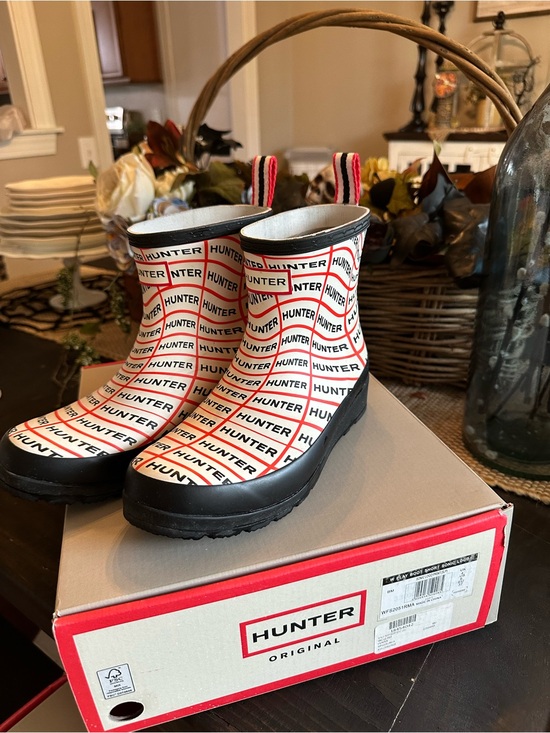 Hunter Shoes - Hunter Kids Black & White Logo Rain Boots with Red Accents